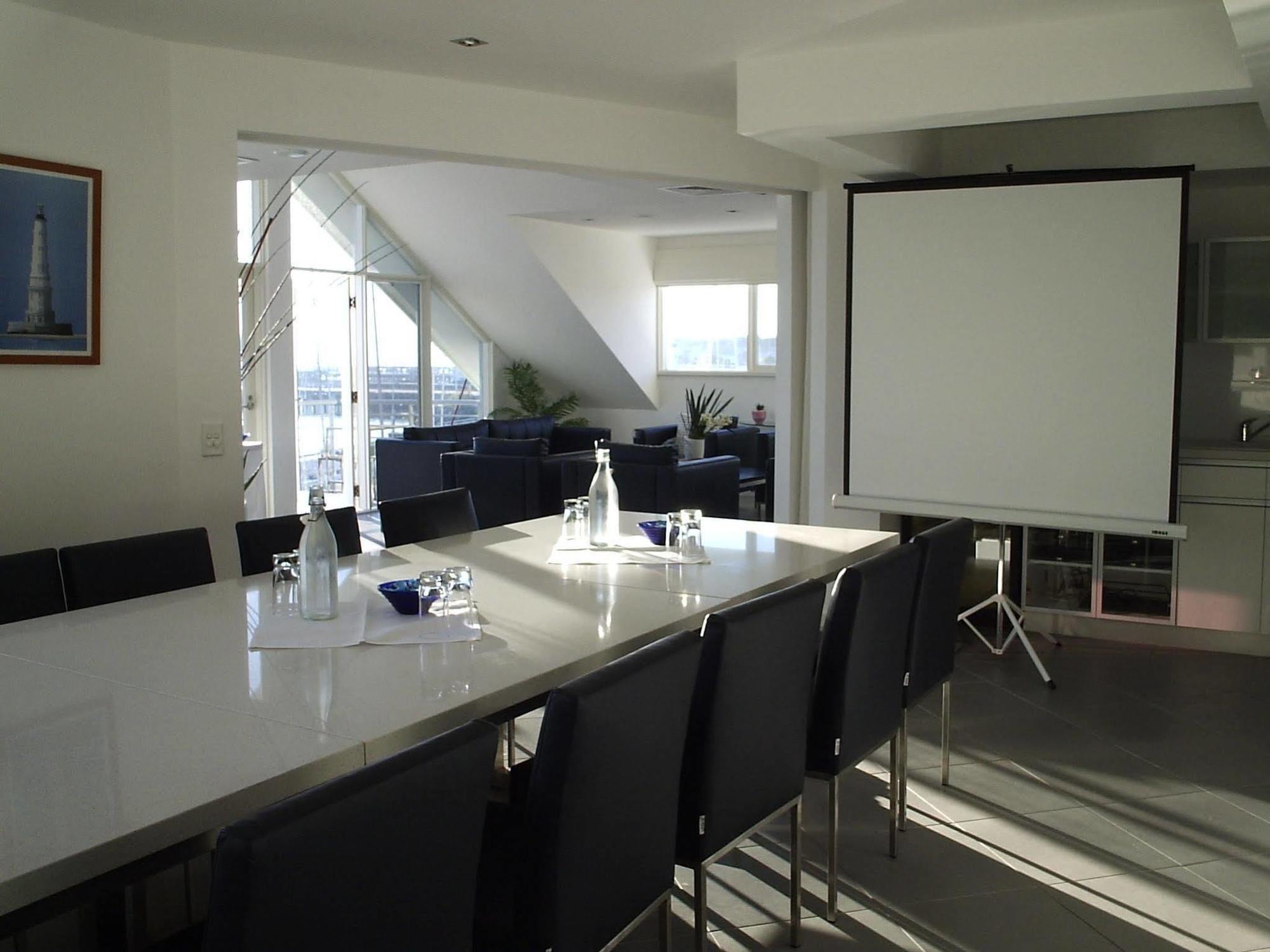 Aligned Corporate Residences Уилямстаун Екстериор снимка
